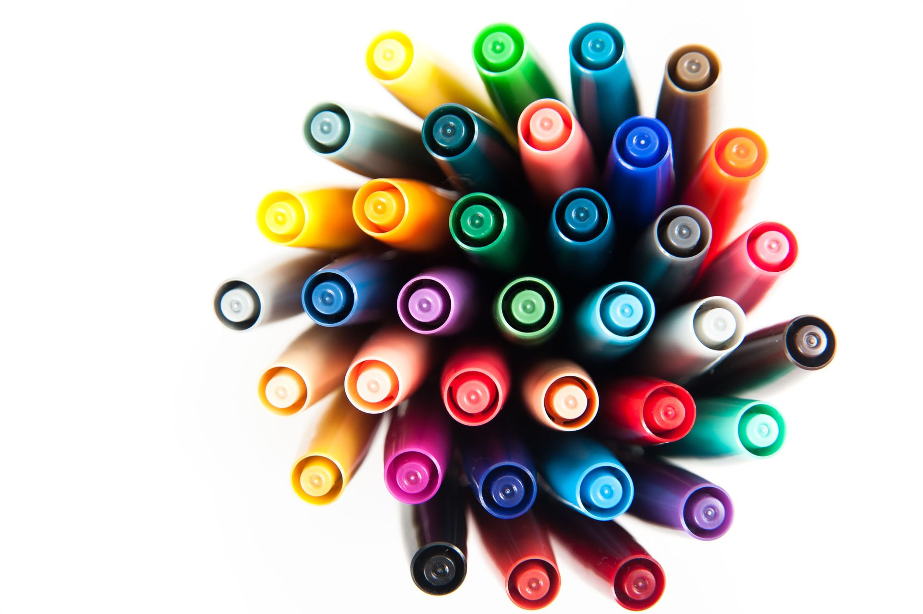 Bunte Filzstifte von oben fotografiert